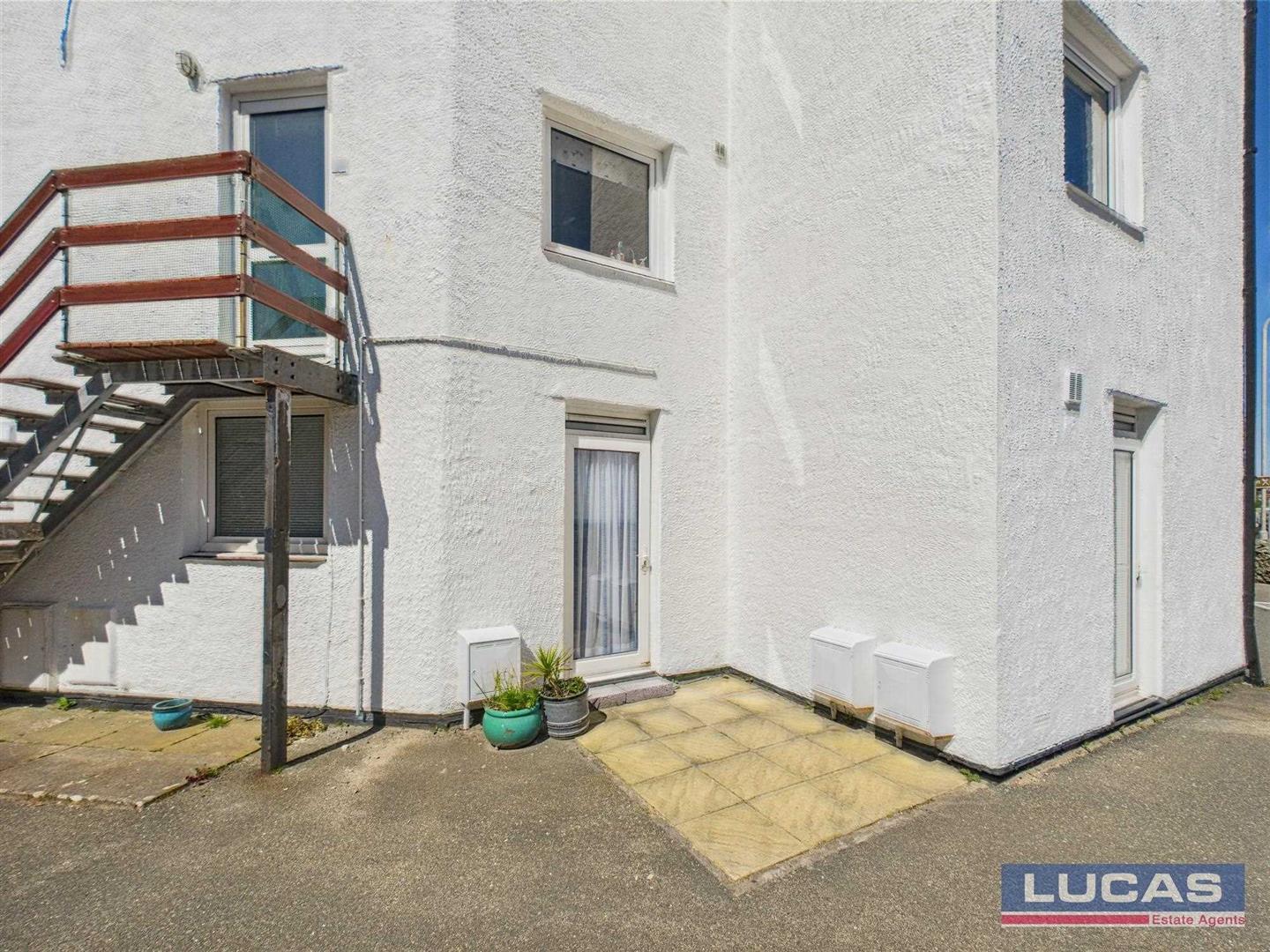 Capel Lodge, Ravenspoint Road, Trearddur Bay